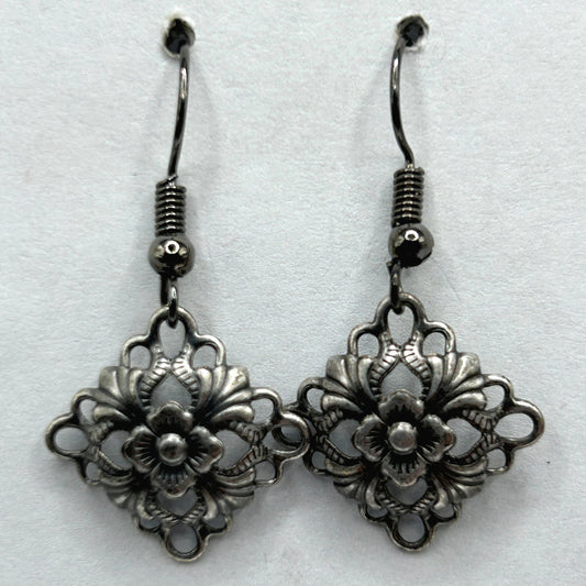 Filigree Diamond-Shaped Earrings
